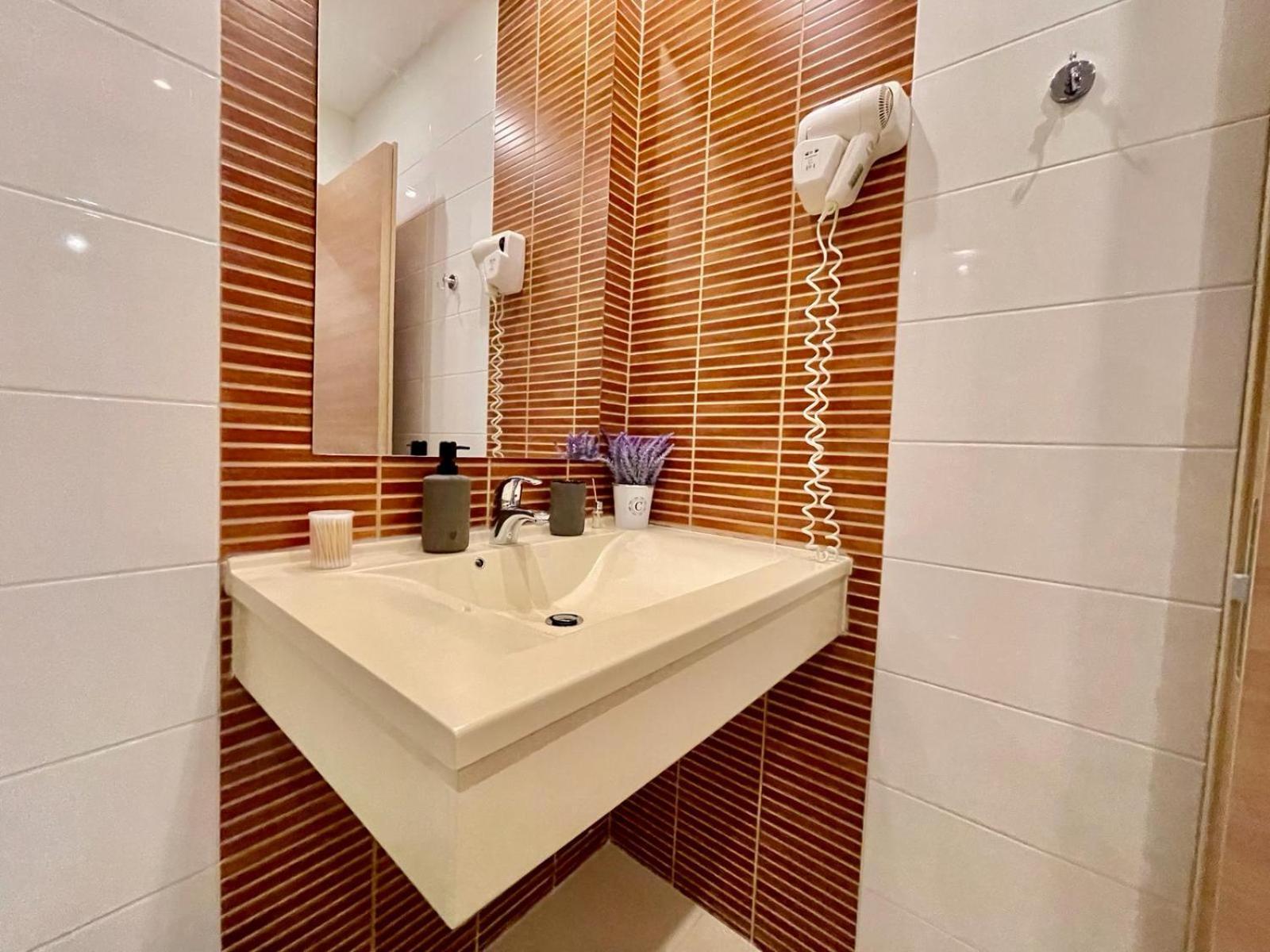 Yamaluxe Apartments - Silent & Primitive With Relaxing Area Bukarest Exteriör bild